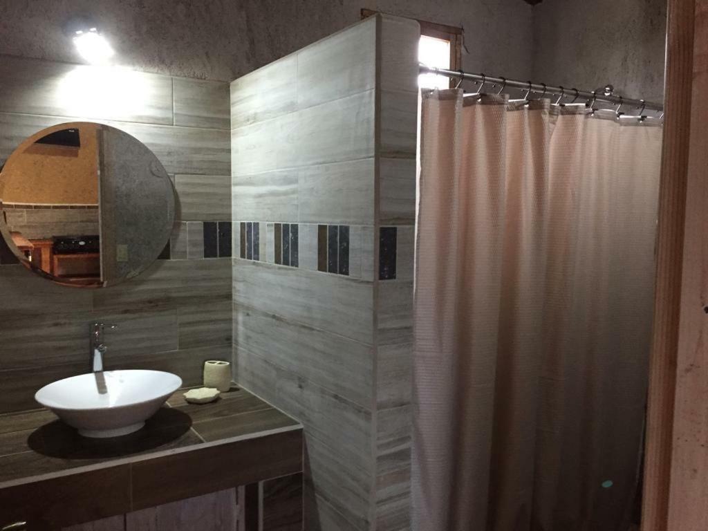 Guest House Nativo - Charming, Cozy & Affordable บาเย เด กัวลาลูเป ภายนอก รูปภาพ