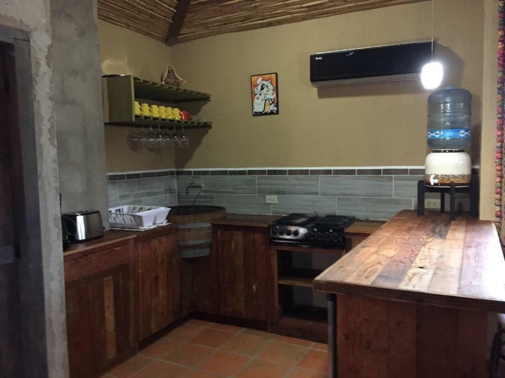 Guest House Nativo - Charming, Cozy & Affordable บาเย เด กัวลาลูเป ภายนอก รูปภาพ
