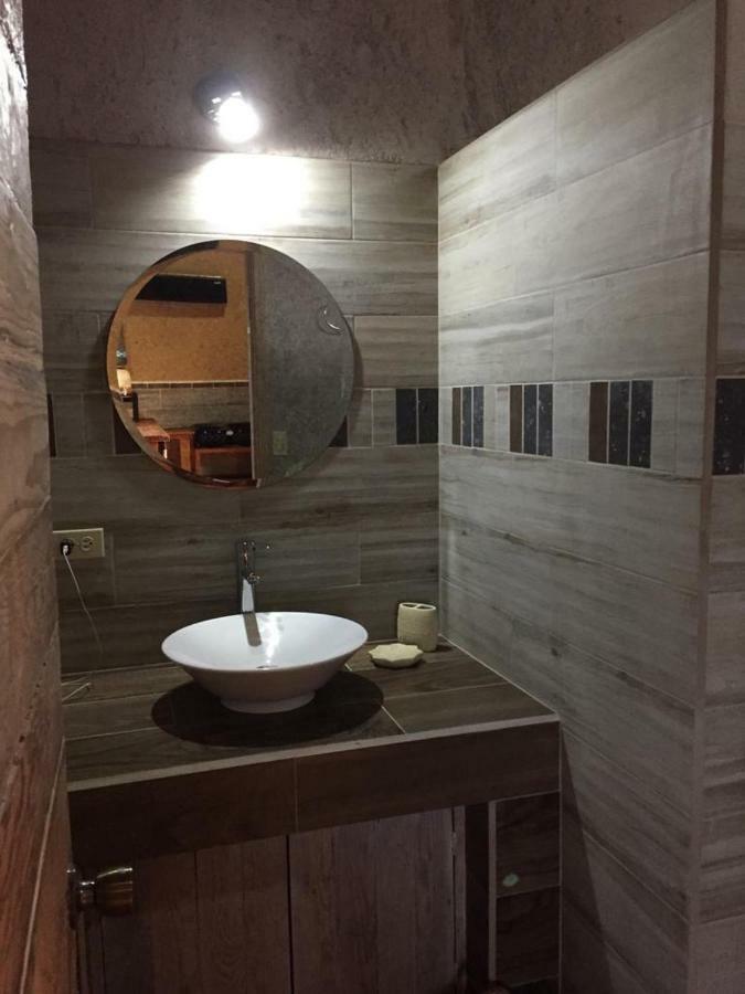 Guest House Nativo - Charming, Cozy & Affordable บาเย เด กัวลาลูเป ภายนอก รูปภาพ
