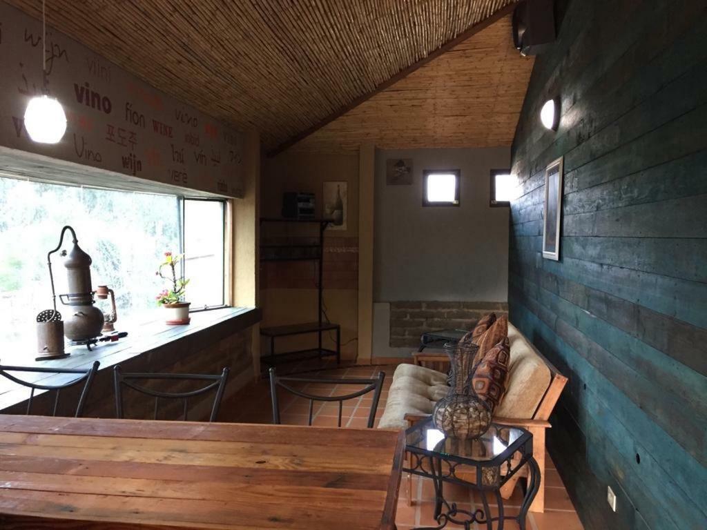 Guest House Nativo - Charming, Cozy & Affordable บาเย เด กัวลาลูเป ภายนอก รูปภาพ