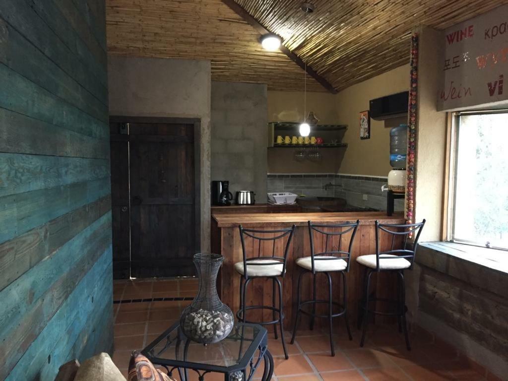 Guest House Nativo - Charming, Cozy & Affordable บาเย เด กัวลาลูเป ภายนอก รูปภาพ